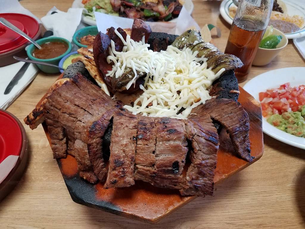 Los Jaliscienses Sports Bar | restaurant | 3501 E Division St, Arlington, TX 76011, USA | 8176403034 OR +1 817-640-3034