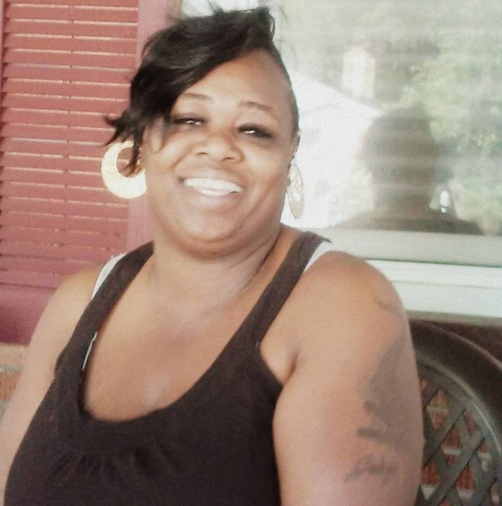 Mommas Kitchen | restaurant | 2853 E 25th St, Indianapolis, IN 46218, USA | 3176003603 OR +1 317-600-3603