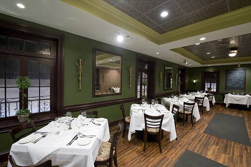 Cafe De Paris | restaurant | 1203, 97, Willard St, Quincy, MA 02169, USA | 6174729311 OR +1 617-472-9311