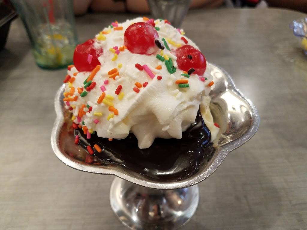 Friendlys | restaurant | 497 Farmington Ave, Bristol, CT 06010, USA | 8605891059 OR +1 860-589-1059