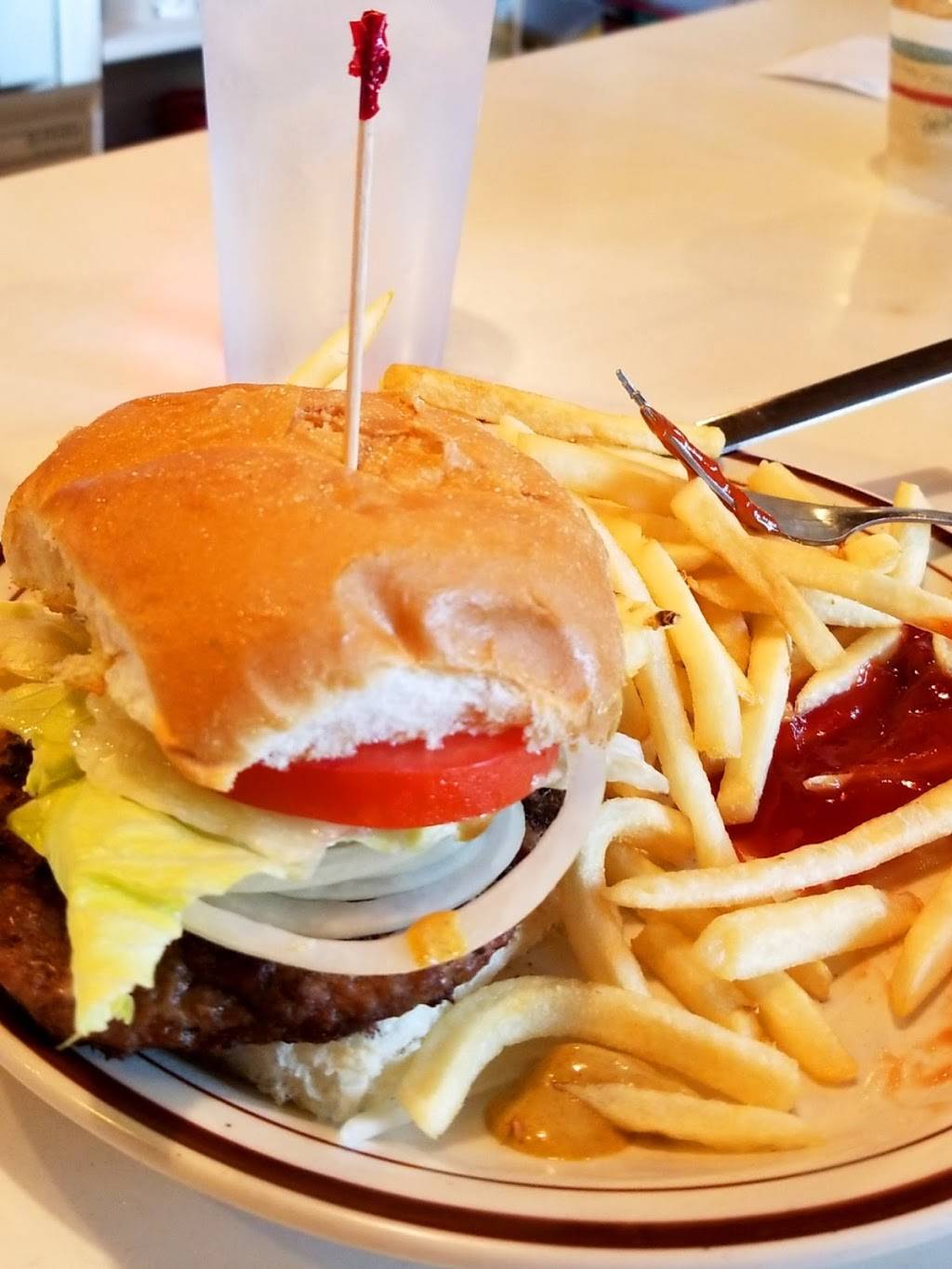 Country Grove Restaurant | restaurant | 322 Co Rd R R, Cedar Grove, WI 53013, USA | 9206686280 OR +1 920-668-6280