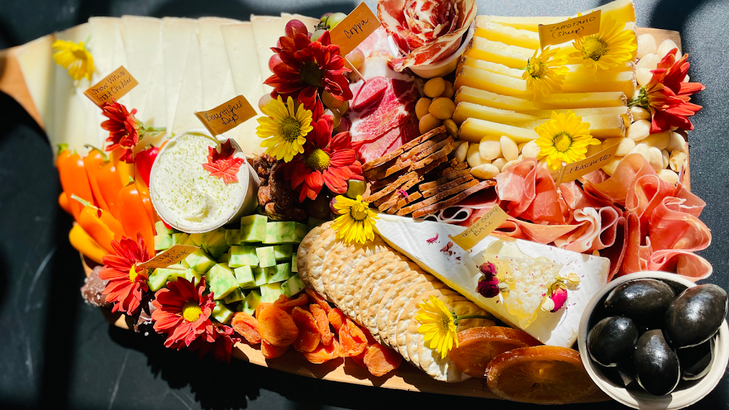 Bountiful Boards | restaurant | 2160 Holmgren Way, Green Bay, WI 54304, USA | 9202273921 OR +1 920-227-3921