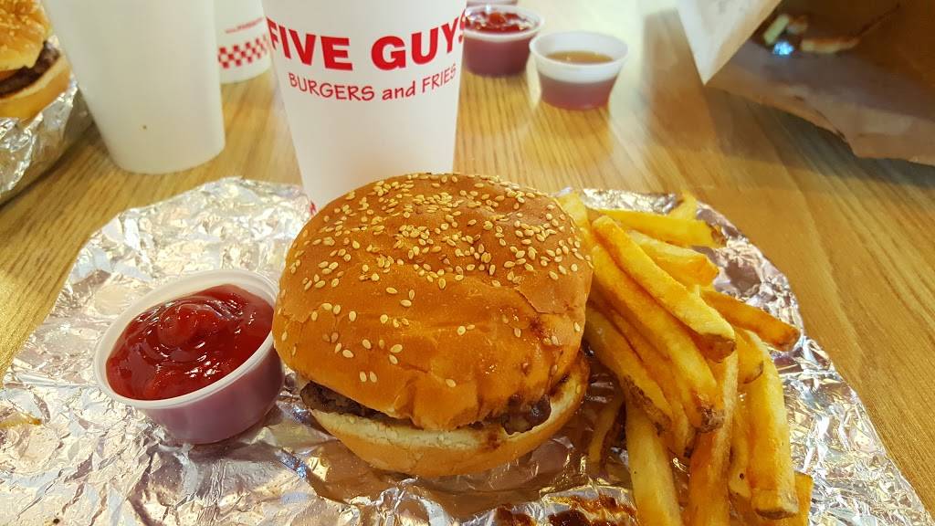 Five Guys | meal takeaway | 460 Town Center Pl, Columbia, SC 29229, USA | 8037886200 OR +1 803-788-6200
