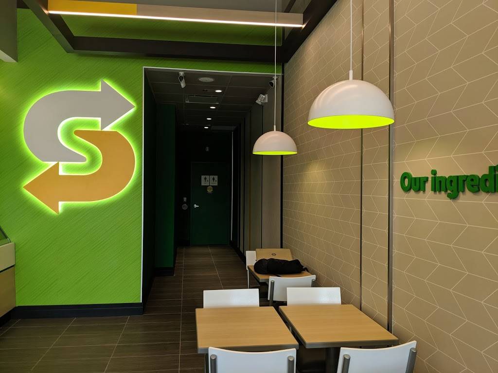Subway | restaurant | 665 River Rd Unit 7, Gloucester, ON K1V 2G2, Canada | 6138221288 OR +1 613-822-1288