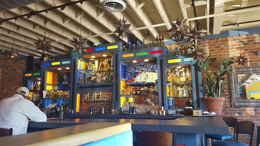 Mias Cantina | restaurant | 1012 Curtiss St, Downers Grove, IL 60515, USA | 6305418176 OR +1 630-541-8176