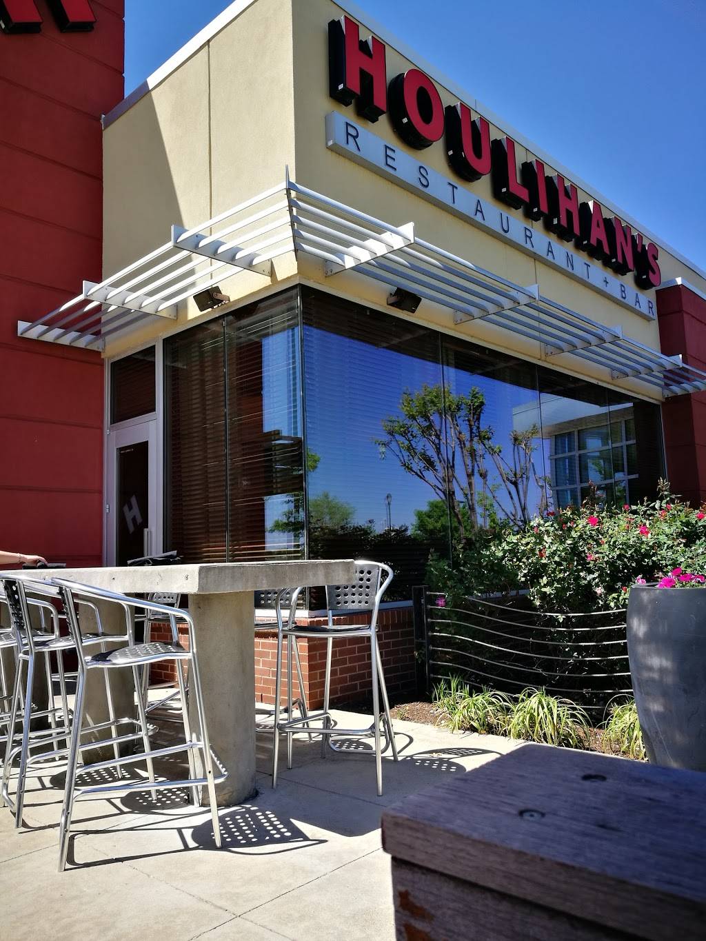 Houlihans | restaurant | Garland Houlihan’s, 660 Town Center Blvd, Garland, TX 75040, USA | 9725307804 OR +1 972-530-7804