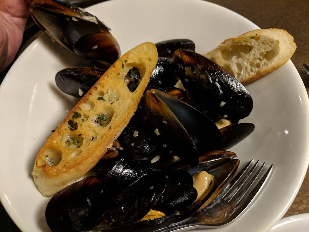 R+R Grill | restaurant | 7060 S Tucson Blvd, Tucson, AZ 85756, USA | 5207460271 OR +1 520-746-0271