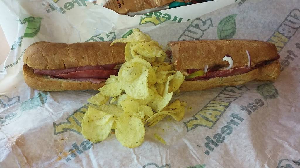 Subway Restaurants | restaurant | 1651 W Glenoaks Blvd, Glendale, CA 91201, USA | 8182419920 OR +1 818-241-9920
