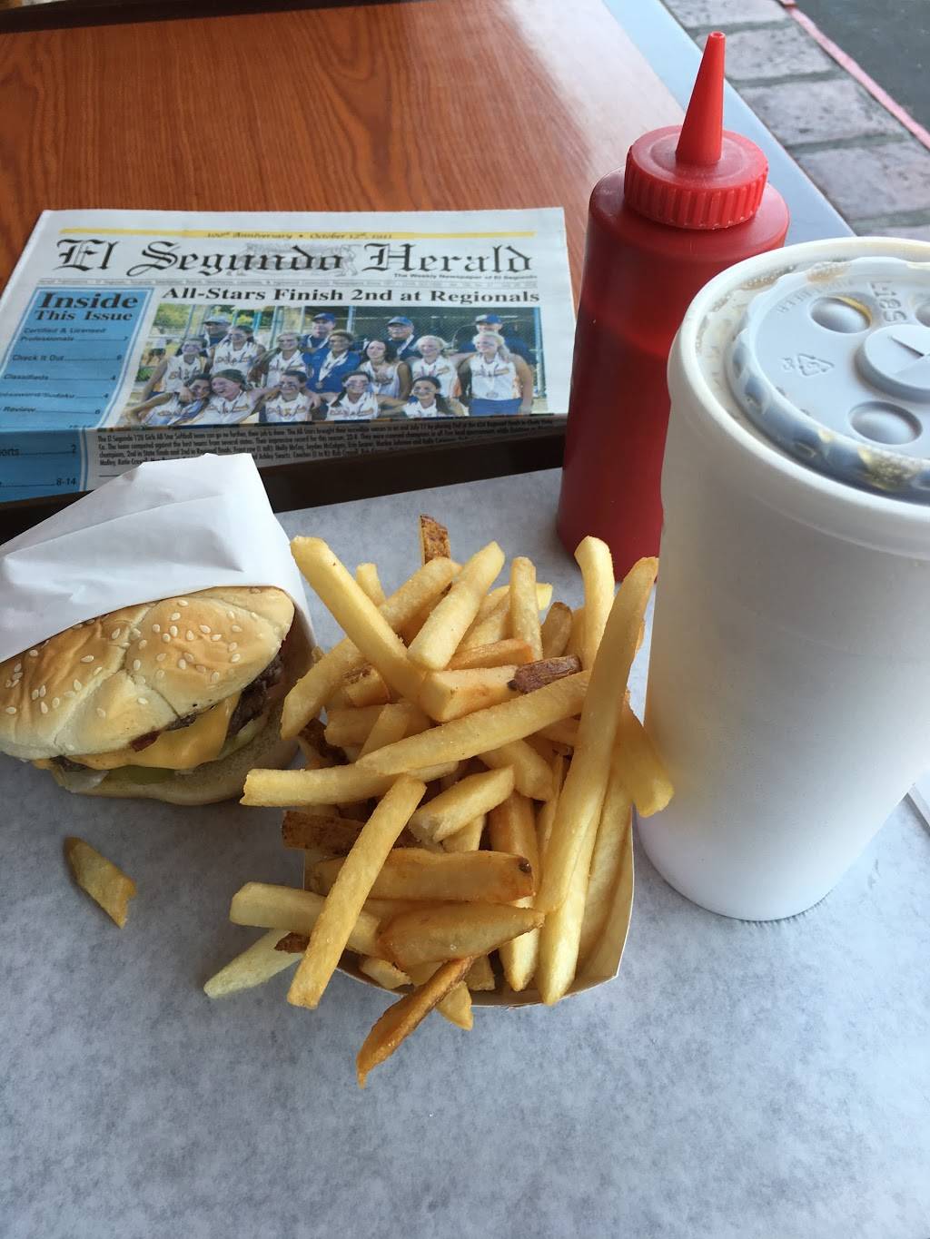 Snax Burgers | restaurant | 202 E Imperial Ave # B, El Segundo, CA 90245, USA | 3106409766 OR +1 310-640-9766