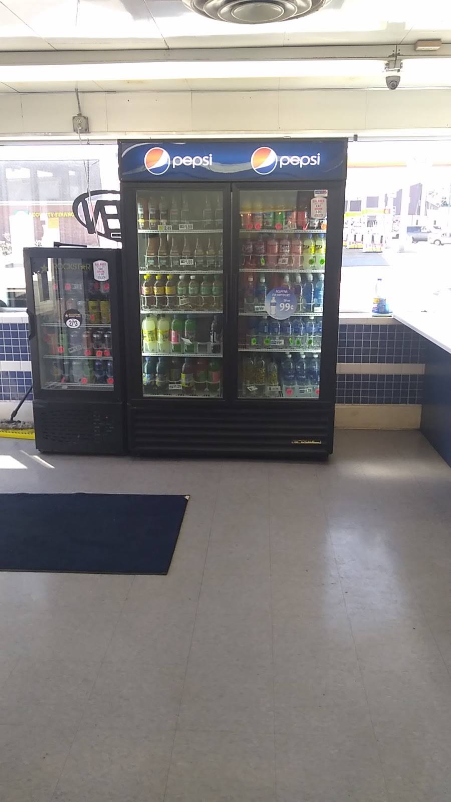 Blue Circle Market - Poor Travs Deli | restaurant | 101 Broad St, Elizabethton, TN 37643, USA | 4235436128 OR +1 423-543-6128