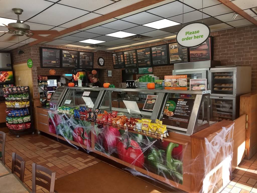 Subway | meal takeaway | 3245 S 10th St, Lincoln, NE 68502, USA | 4024219191 OR +1 402-421-9191