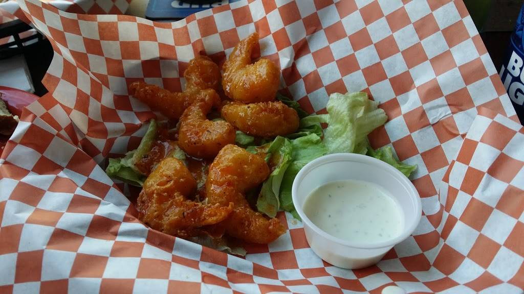 Krawl Daddys | restaurant | 221 N Main St, St Charles, MO 63301, USA | 6364930282 OR +1 636-493-0282