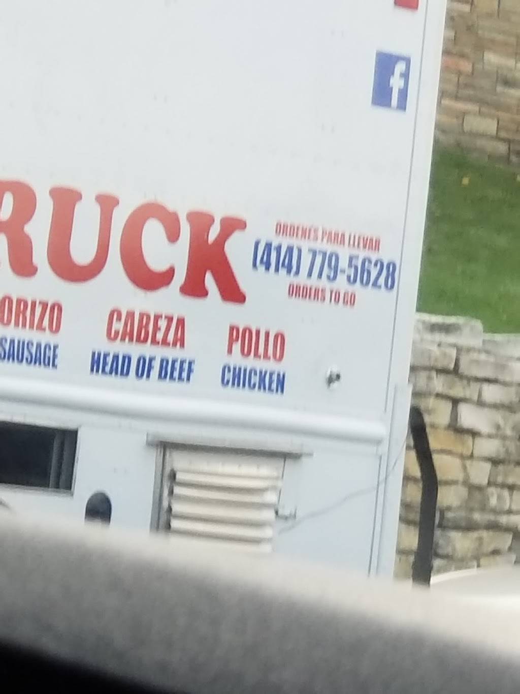 El Tapatio Taco Truck | restaurant | 2320 W Lincoln Ave, Milwaukee, WI 53215, USA | 4147795628 OR +1 414-779-5628