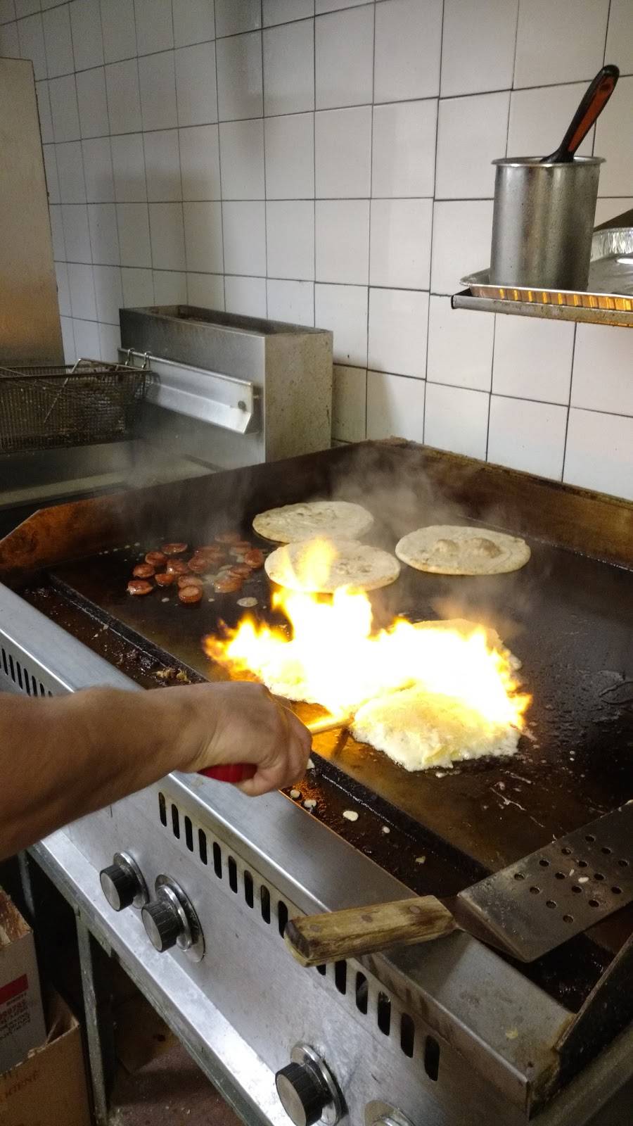 Little Greek House | restaurant | 5635 Tecumseh Rd E, Windsor, ON N8T 1C8, Canada | 5199442480 OR +1 519-944-2480