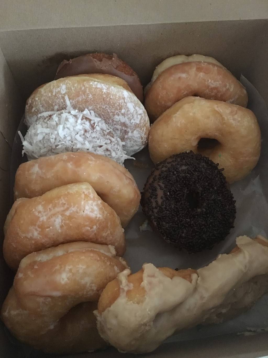 L&B Donuts & Catering | restaurant | 418 Market St, East Liverpool, OH 43920, USA | 3303850568 OR +1 330-385-0568