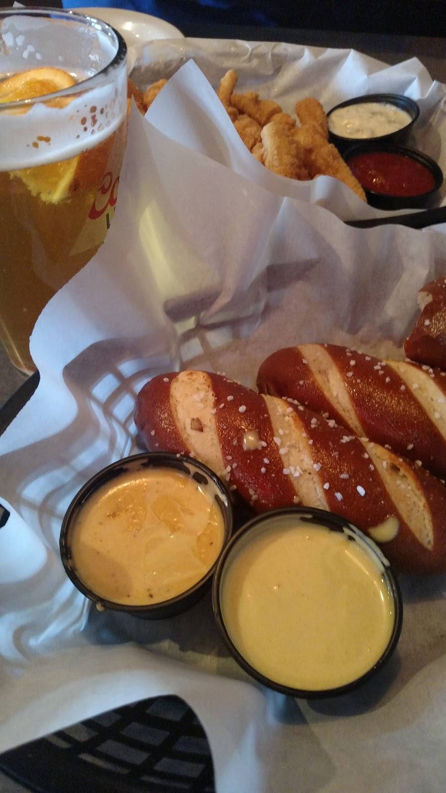 Augies Sports Grill | night club | 15605 W Roosevelt St # 100, Goodyear, AZ 85338, USA | 6239320001 OR +1 623-932-0001