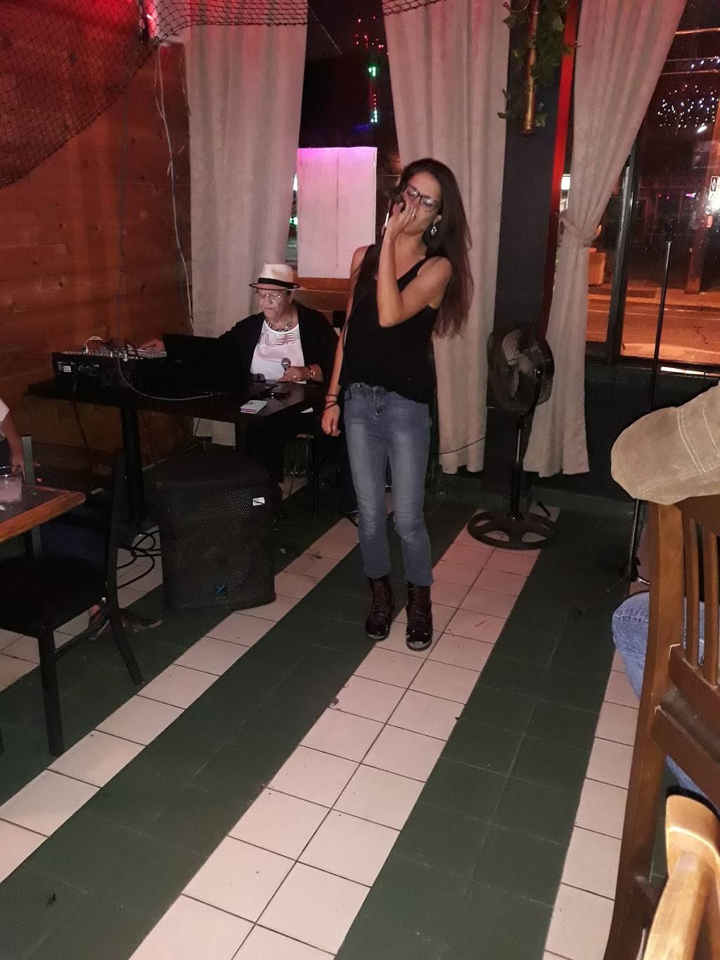 Colins Dugout | restaurant | 352 Royal York Road, Etobicoke, ON M8Y 2R2, Canada | 4162596910 OR +1 416-259-6910