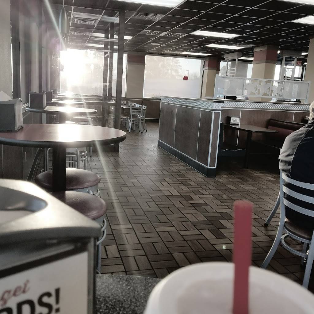 Hardees | restaurant | 2475 N Roberts Ave, Lumberton, NC 28358, USA | 9107386379 OR +1 910-738-6379