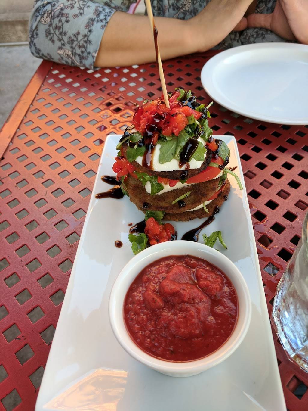 Fellini Pizzeria | restaurant | 2190 Broad St, Cranston, RI 02905, USA | 4014675992 OR +1 401-467-5992