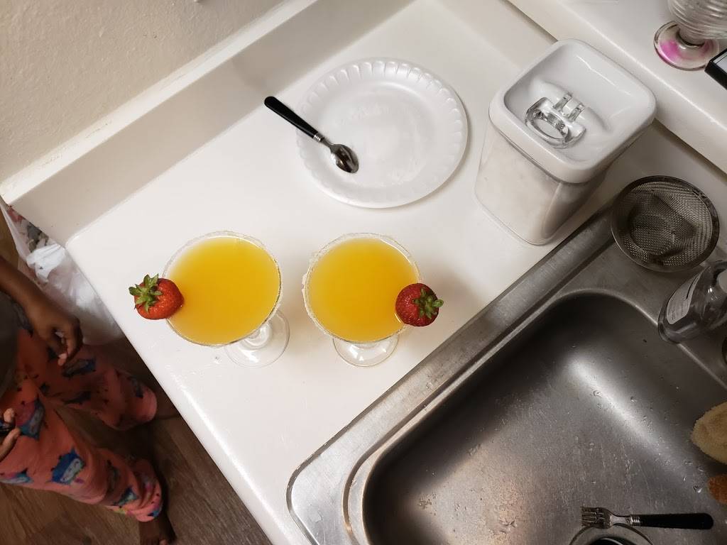 Zen Sushi | restaurant | 380 W 7th St, Dallas, TX 75208, USA | 2149469699 OR +1 214-946-9699