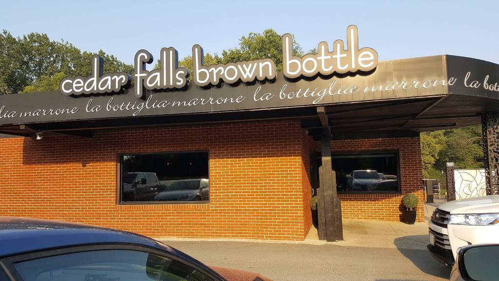 Cedar Falls Brown Bottle | restaurant | 1111 Center St, Cedar Falls, IA 50613, USA | 3192662616 OR +1 319-266-2616