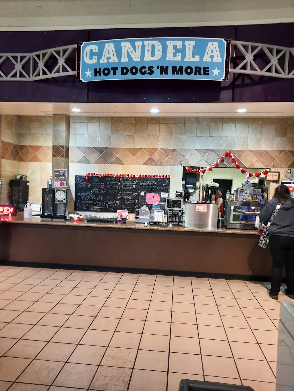 Candela Hot Dogs N More | restaurant | 2200 El Mercado Loop # 1122, Sierra Vista, AZ 85635, USA | 5202340372 OR +1 520-234-0372