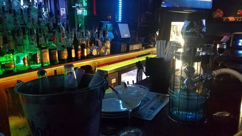 Ten bar and grill | restaurant | 515 Jackson Ave, Elizabeth, NJ 07201, USA | 9083544441 OR +1 908-354-4441