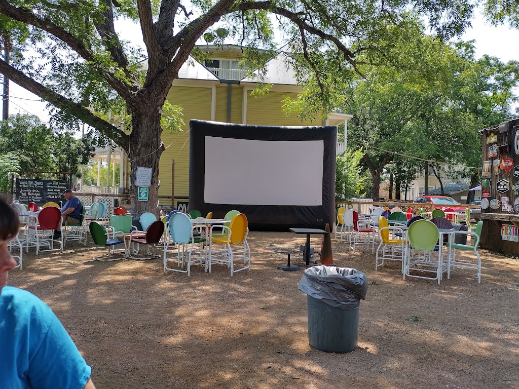 The Friendly Spot Ice House | restaurant | 943 S Alamo St, San Antonio, TX 78205, USA | 2102242337 OR +1 210-224-2337