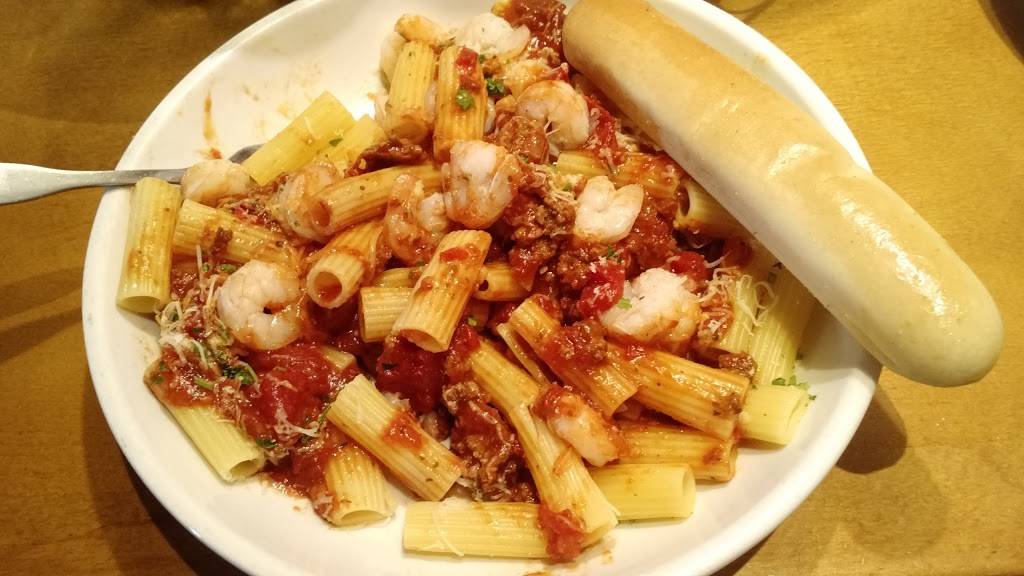 Olive Garden Italian Restaurant | meal takeaway | R6, 1741 N Victory Pl, Burbank, CA 91504, USA | 8185593640 OR +1 818-559-3640
