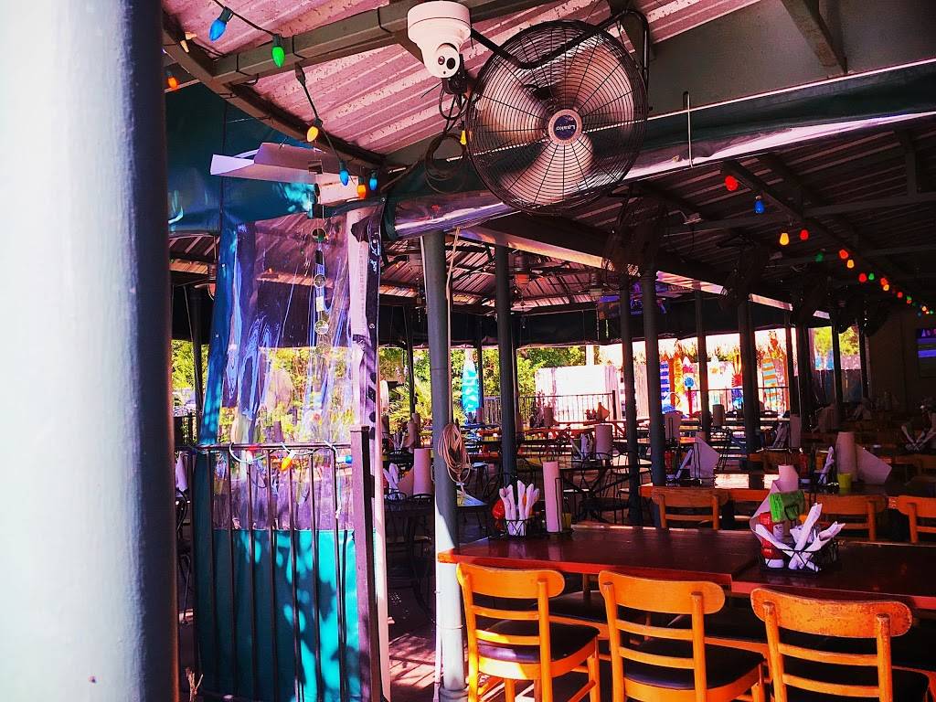 The Beach House Bar & Grill | restaurant | 124 Girod St, Mandeville, LA 70448, USA | 9856249331 OR +1 985-624-9331