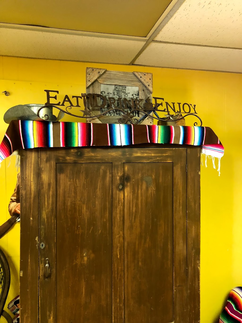 El Rancho | restaurant | 2716 S County Rd 1200, Midland, TX 79706, USA | 4326875499 OR +1 432-687-5499