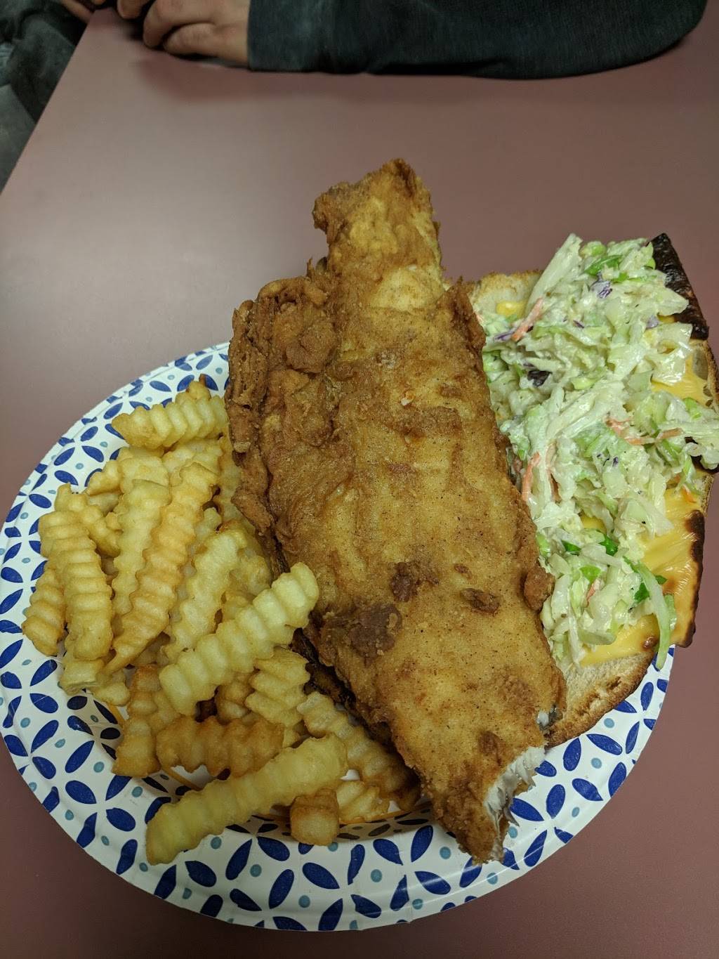 Montesanos Pizza | restaurant | 2 Park Ln, Rush, NY 14543, USA | 5855331150 OR +1 585-533-1150