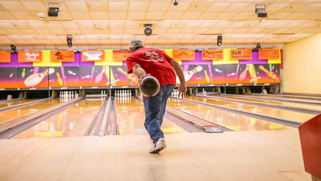 Legacy Lanes | night club | 901 N Birch St, Monticello, IA 52310, USA | 3194655077 OR +1 319-465-5077