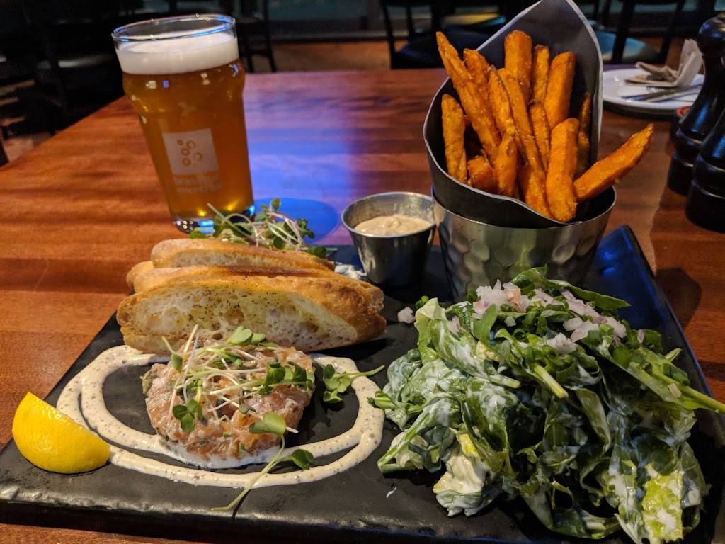 La Cage - Brasserie sportive | restaurant | 400 Boulevard Saint-Joseph, Drummondville, QC J2C 2A8, Canada | 8194746373 OR +1 819-474-6373