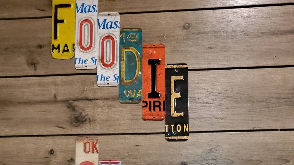 Foodie Garage Eatery | restaurant | 1091 University Ave, Dubuque, IA 52001, USA | 5638450131 OR +1 563-845-0131