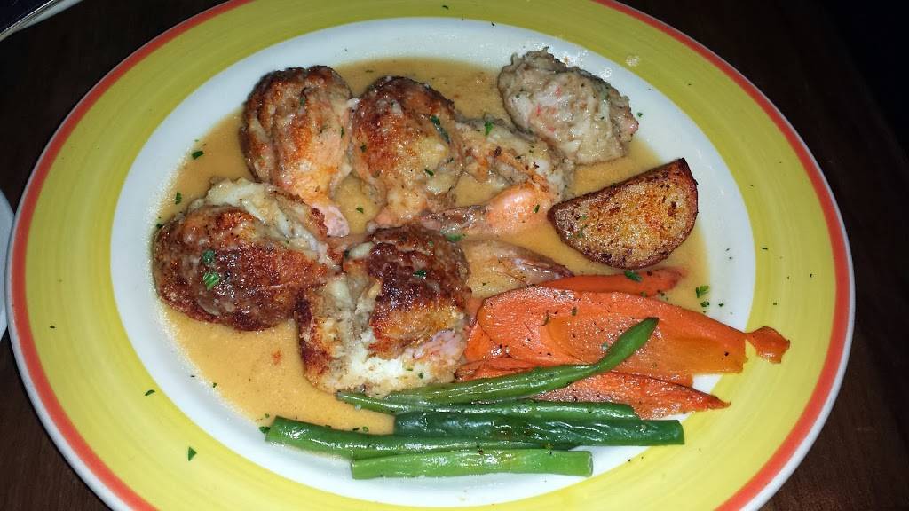 Giovannis | restaurant | 579 Grand Concourse, Bronx, NY 10451, USA | 7184026996 OR +1 718-402-6996