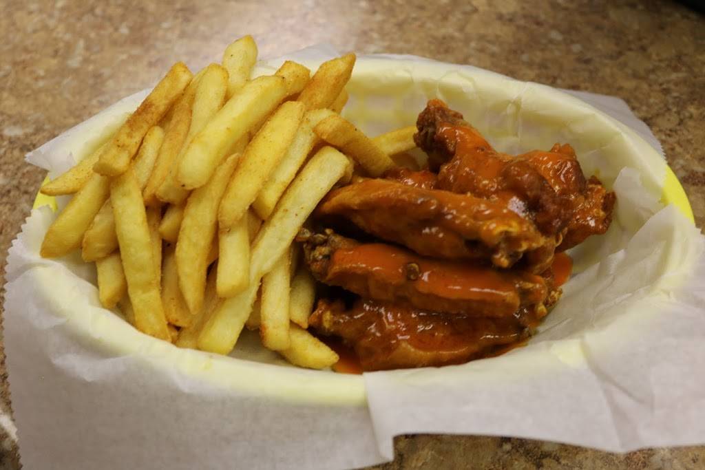 Mighty Wings | restaurant | 2330 Fortune Rd, Kissimmee, FL 34744, USA | 4079786023 OR +1 407-978-6023
