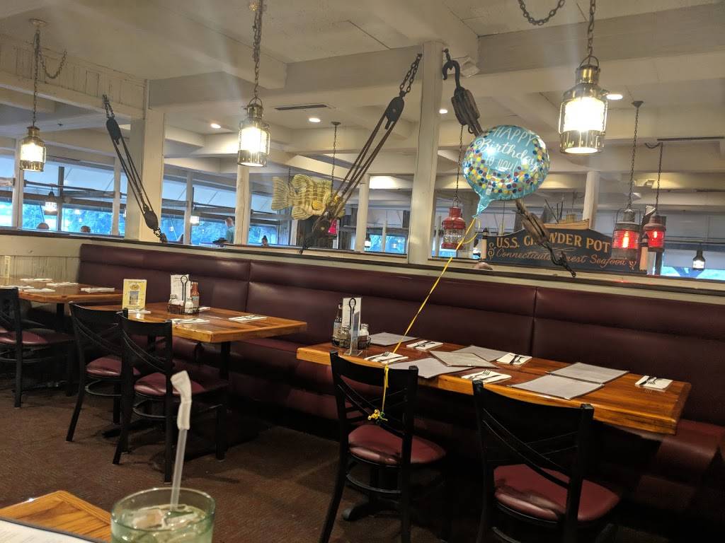 U.S.S. Chowder Pot IV | restaurant | 165 Brainard Rd, Hartford, CT 06114, USA | 8602443311 OR +1 860-244-3311