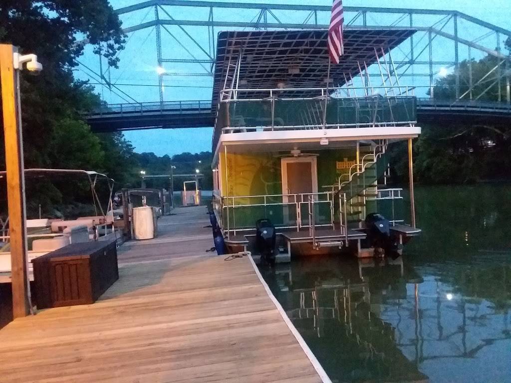 Riverboat Grill | restaurant | 101 Riverboat Landing, Frankfort, KY 40601, USA | 5022348949 OR +1 502-234-8949