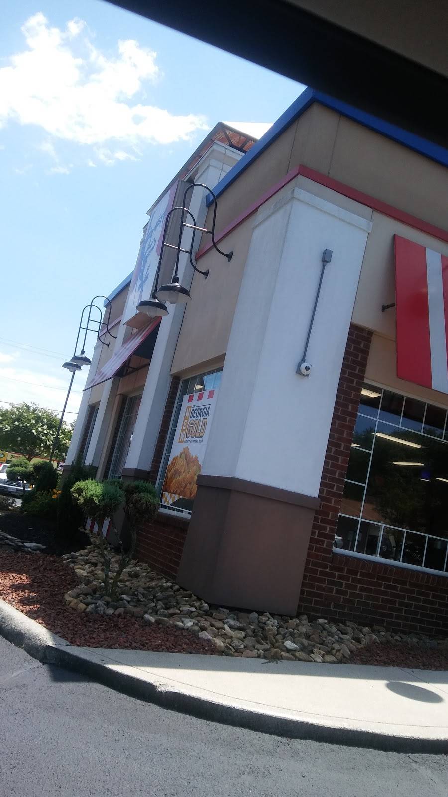 KFC | restaurant | 882 E Main St, Bedford, VA 24523, USA | 5405863377 OR +1 540-586-3377