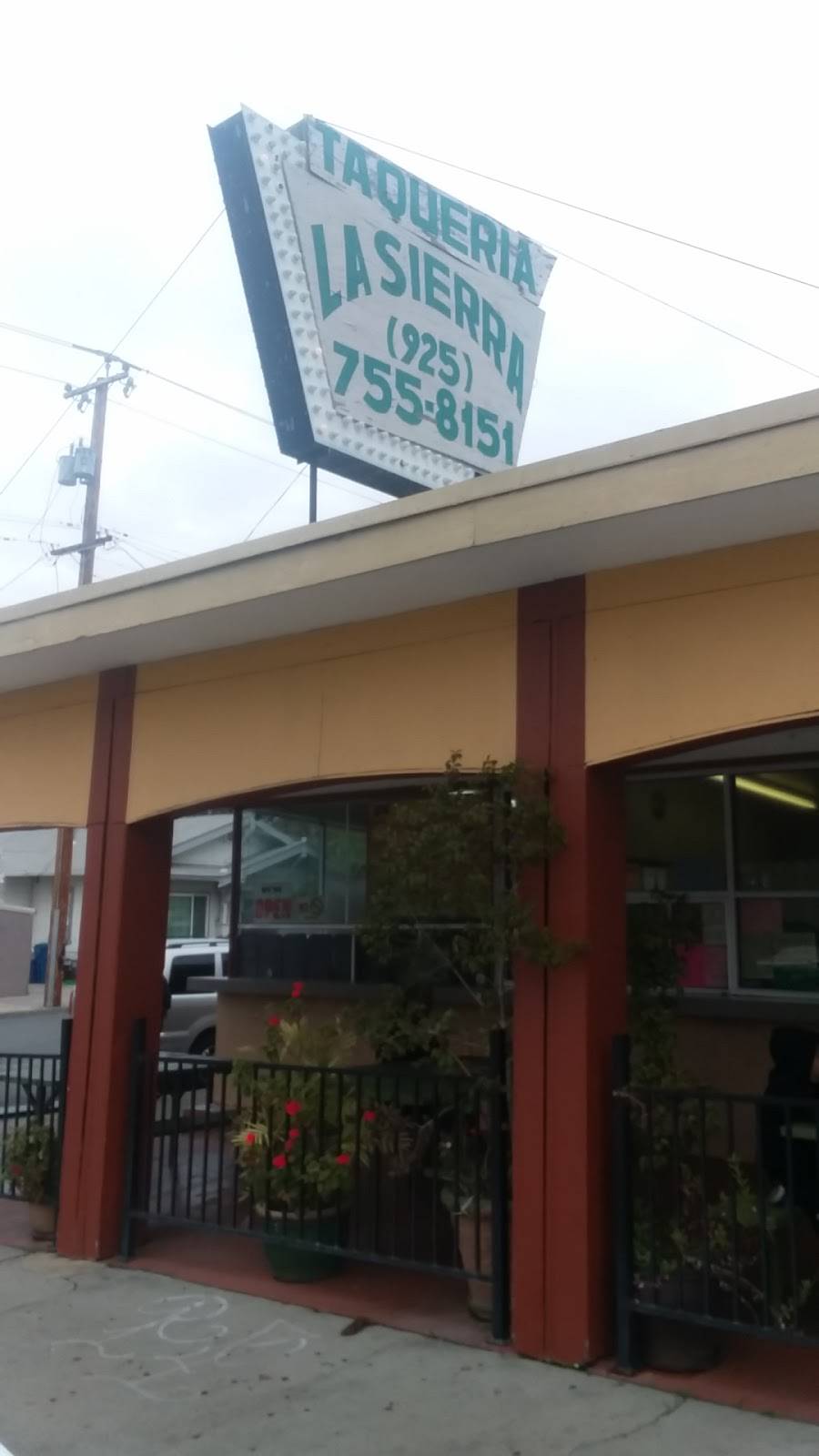 La Sierra Taqueria | restaurant | 901 H St, Antioch, CA 94509, USA | 9257558151 OR +1 925-755-8151