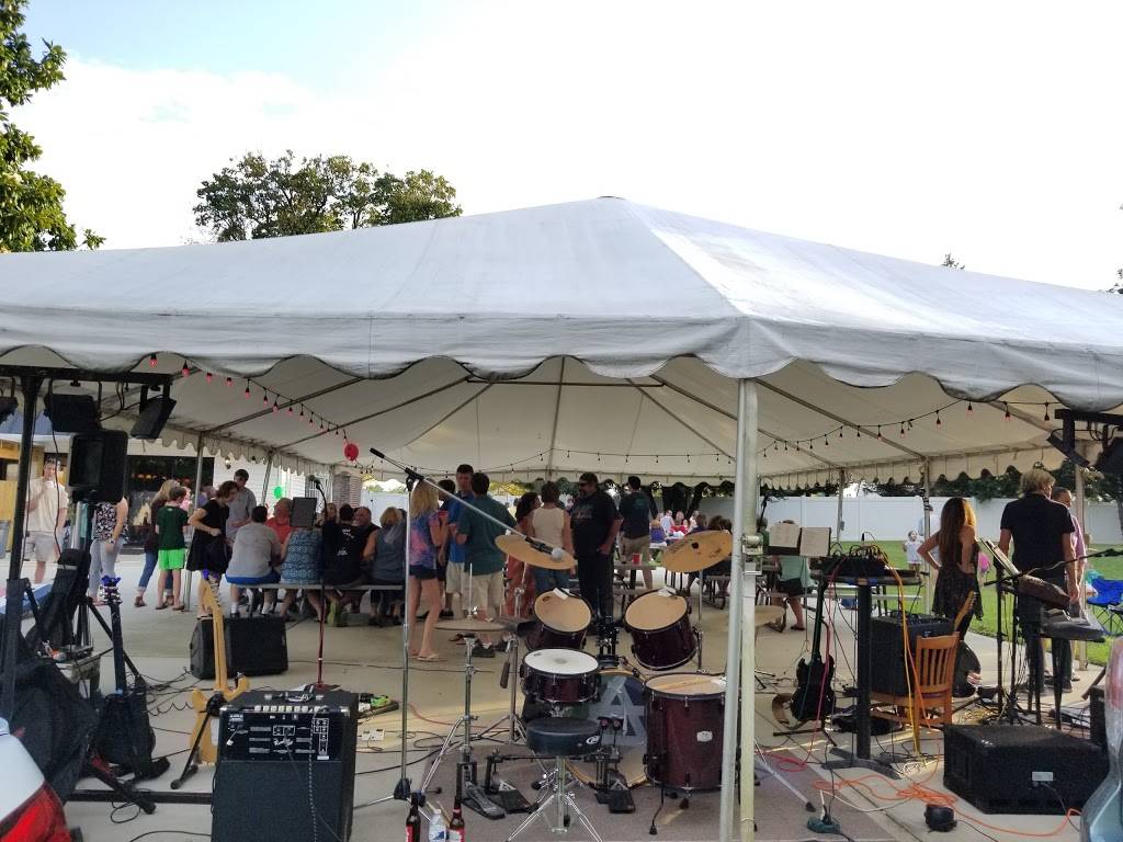 House of Poolesville | restaurant | 19611 Fisher Ave, Poolesville, MD 20837, USA | 3013492935 OR +1 301-349-2935