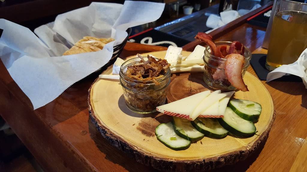 The Oak House | restaurant | 110 Main St, Newmarket, NH 03857, USA | 6032925893 OR +1 603-292-5893