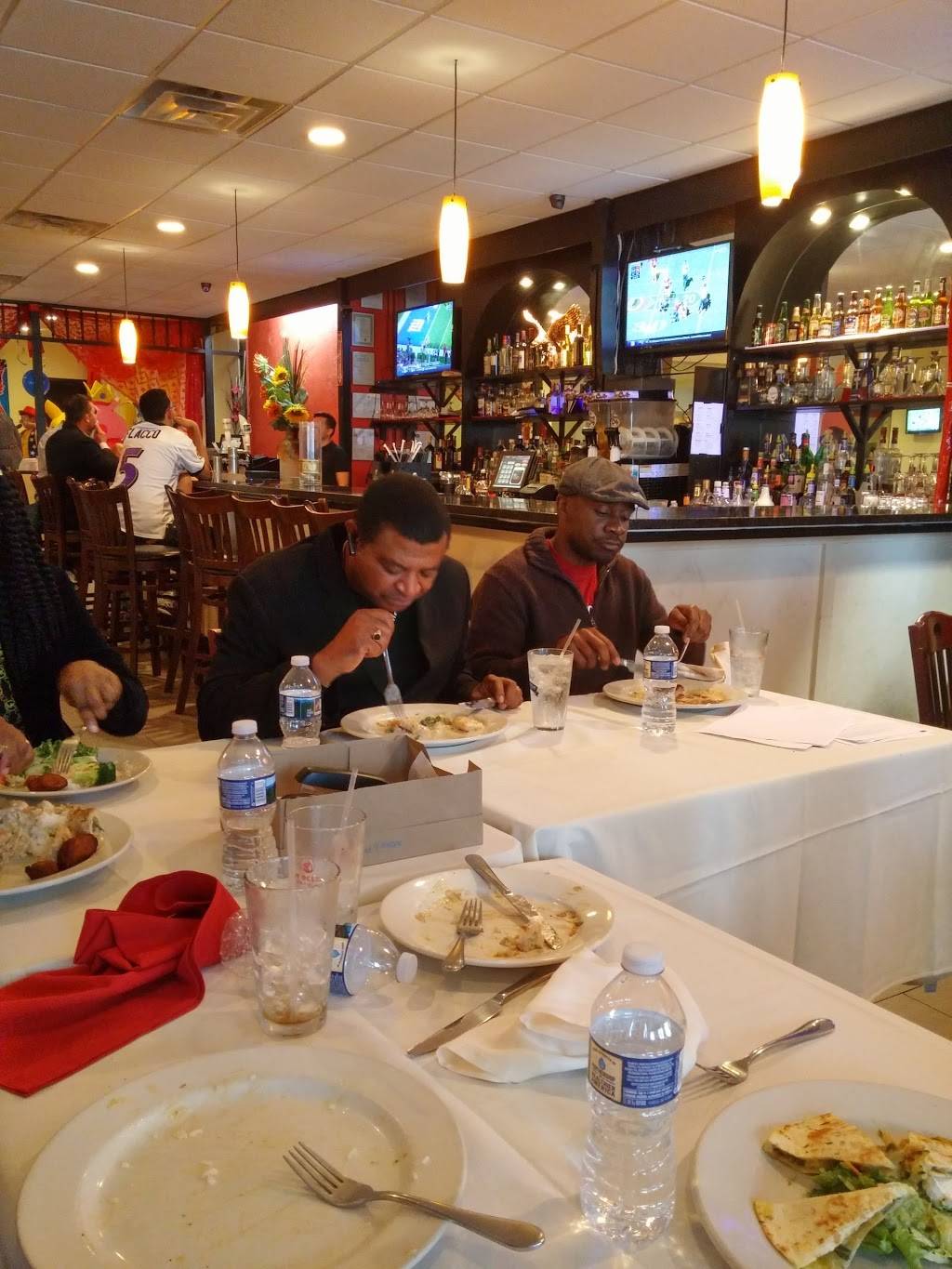 El Aguila Restaurant | restaurant | 7926 Georgia Ave, Silver Spring, MD 20910, USA | 3015873000 OR +1 301-587-3000