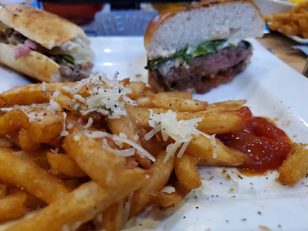 B-52 Burgers and Brew Lakeville | restaurant | 20751 Holyoke Ave, Lakeville, MN 55044, USA | 9522134150 OR +1 952-213-4150