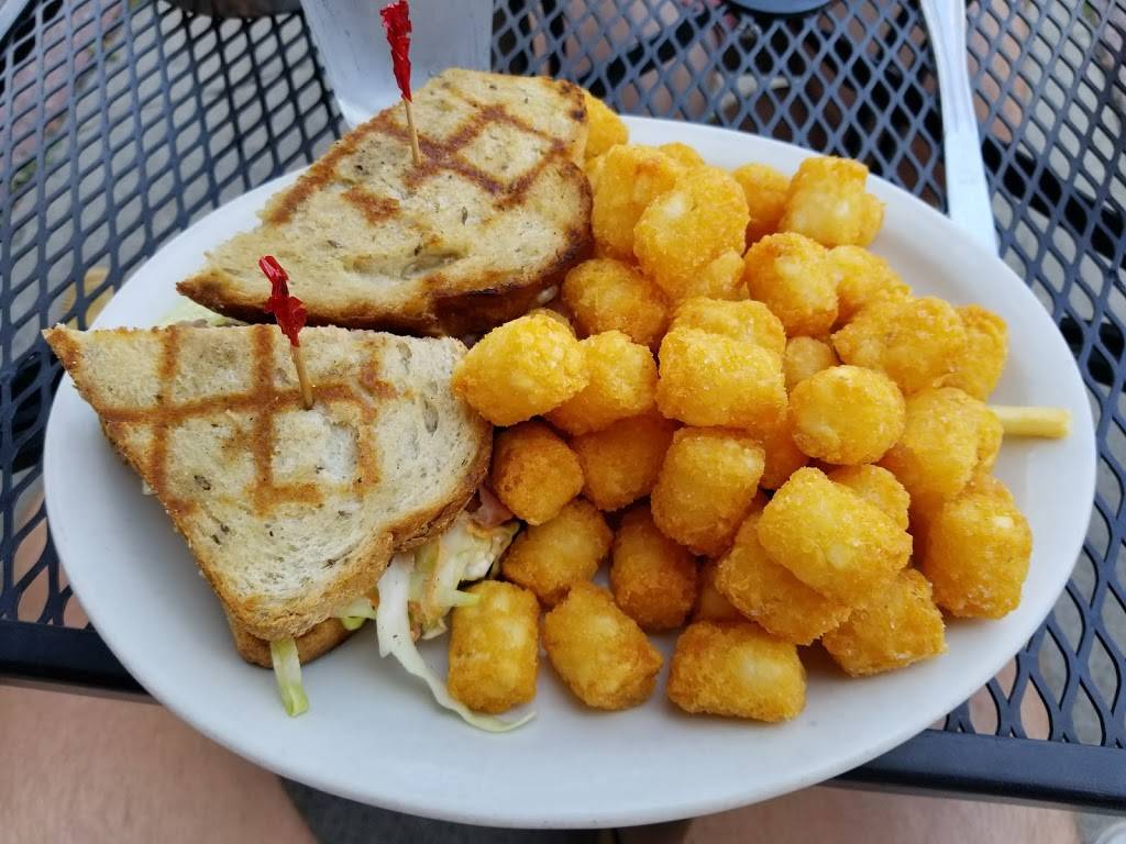 Elis Food & Cocktails | restaurant | 1225 Hennepin Ave, Minneapolis, MN 55403, USA | 6123329997 OR +1 612-332-9997