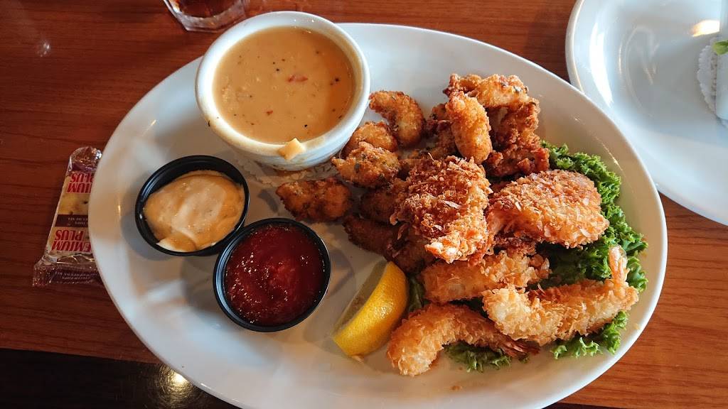 The Boathouse Seafood Restaurant And Waterfront Patio | restaurant | 32 S Front St, Belleville, ON K8N 2Y3, Canada | 6139692211 OR +1 613-969-2211