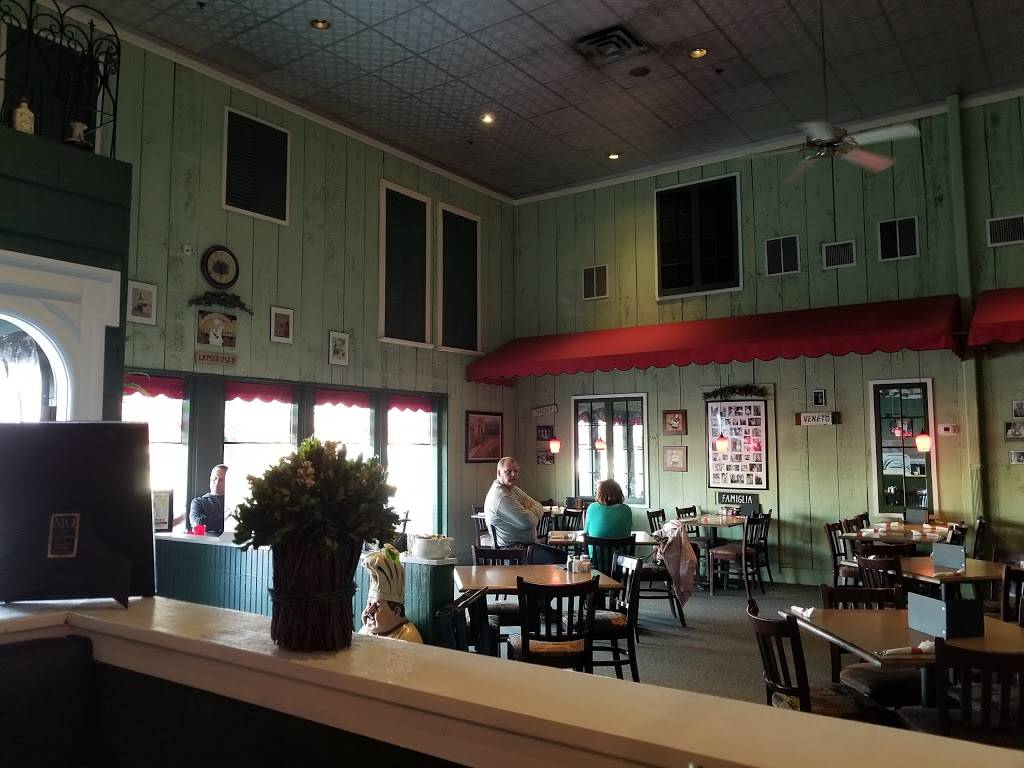 Salvatoris West | restaurant | 10337 Illinois Rd, Fort Wayne, IN 46814, USA | 2606255600 OR +1 260-625-5600