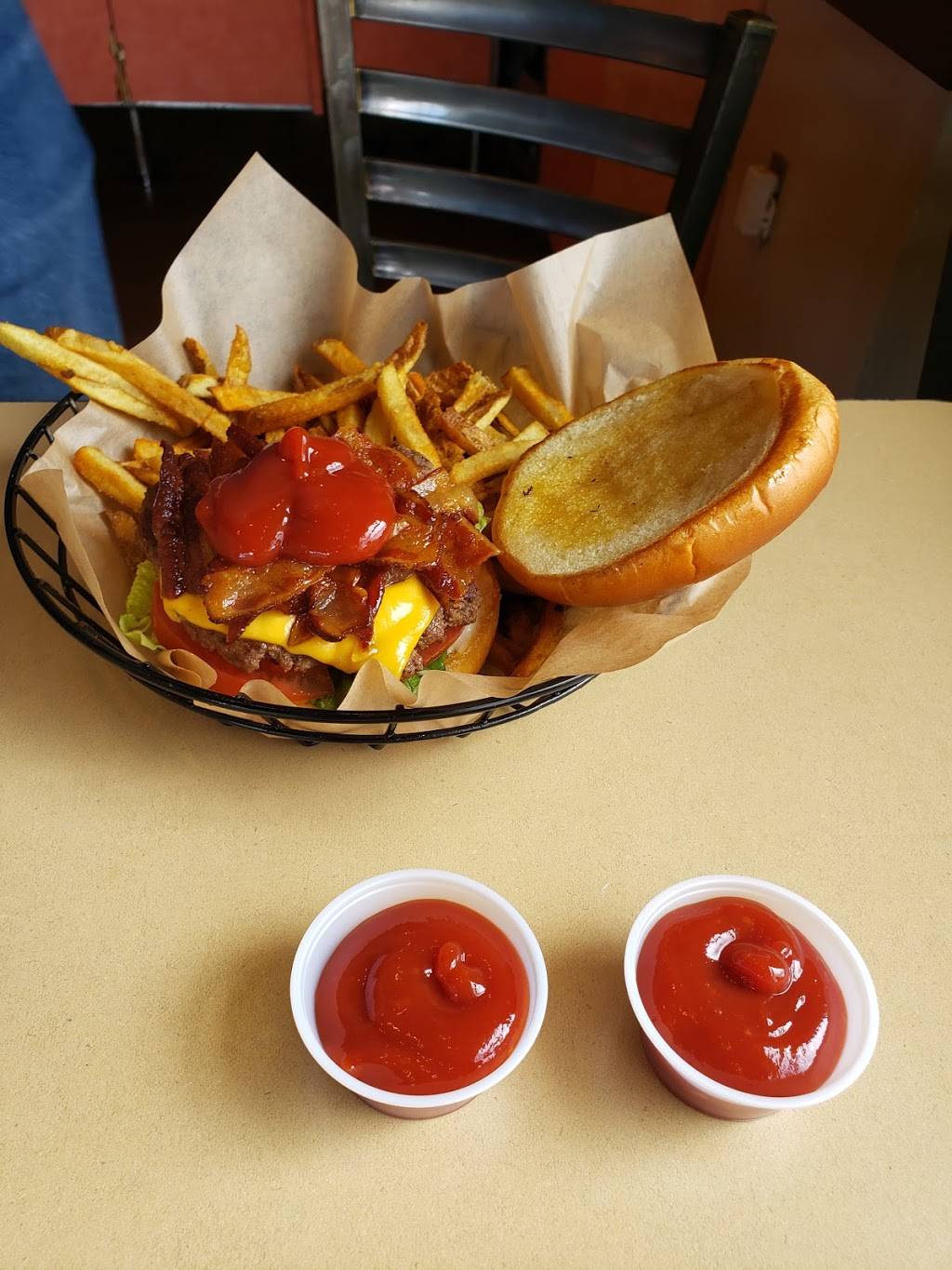 Four Brothers Bistro & Grill Virginia | restaurant | 711 N Lombardy St A, Richmond, VA 23220, USA | 8043586099 OR +1 804-358-6099