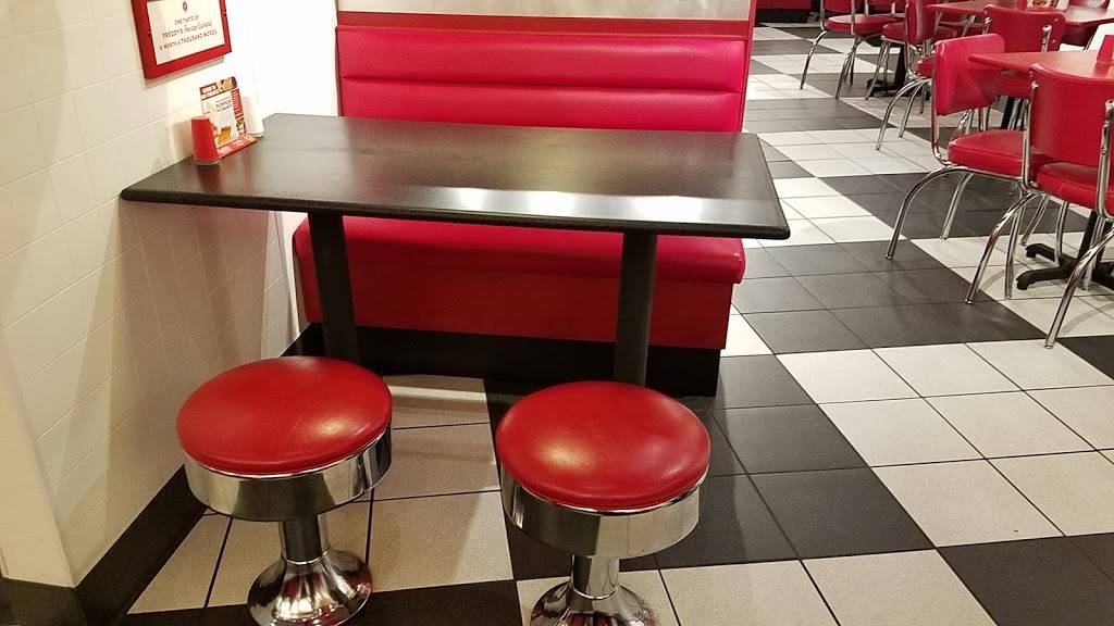 Freddys Frozen Custard & Steakburgers | restaurant | 678 Lake Joy Rd, Kathleen, GA 31047, USA | 4782876360 OR +1 478-287-6360